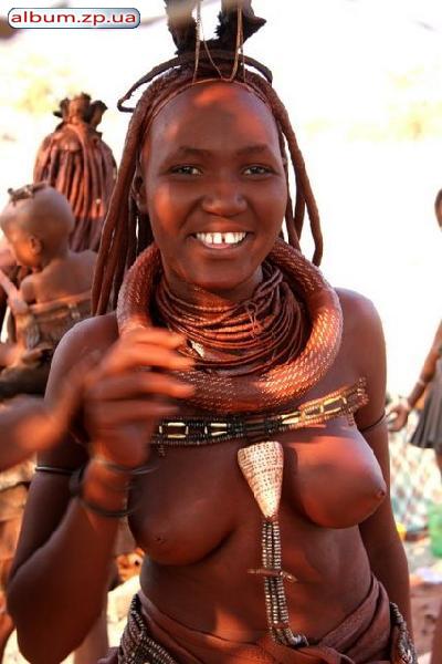 Сексуальная африканка красиво обнажилась